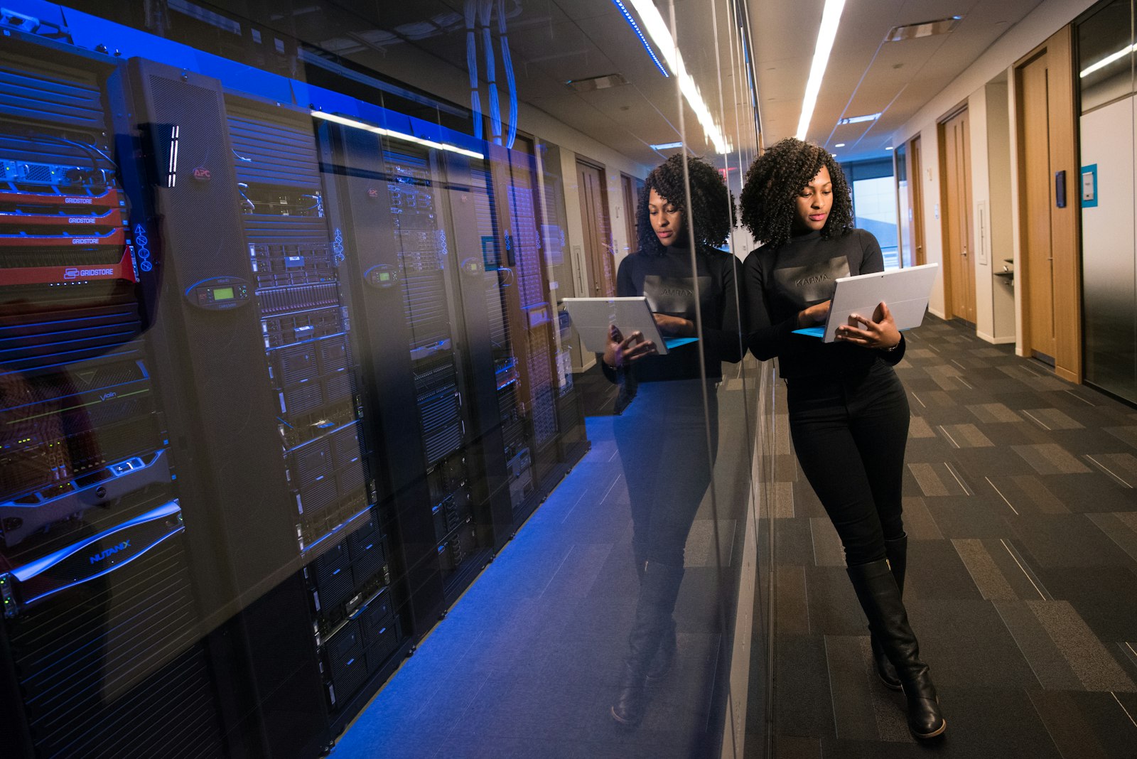 PepperByte specialist analyseert een enterprise omgeving in een datacenter