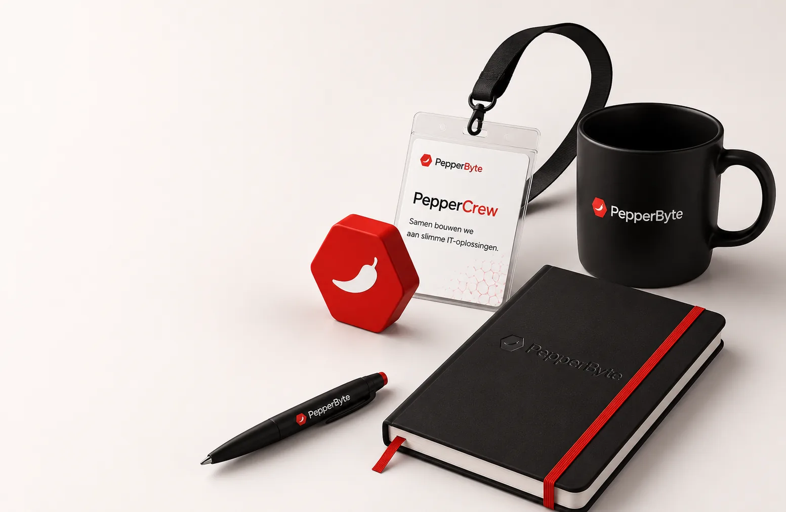 PepperCrew badge, notitieboek en mok met het PepperByte logo
